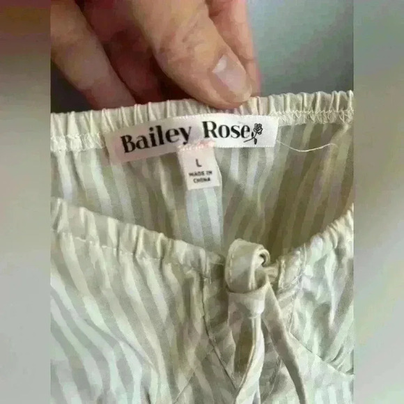 NWT BAILEY ROSE STRIPED CROPPED PEASANT TOP SIZE LARGE - Picture 2 of 4